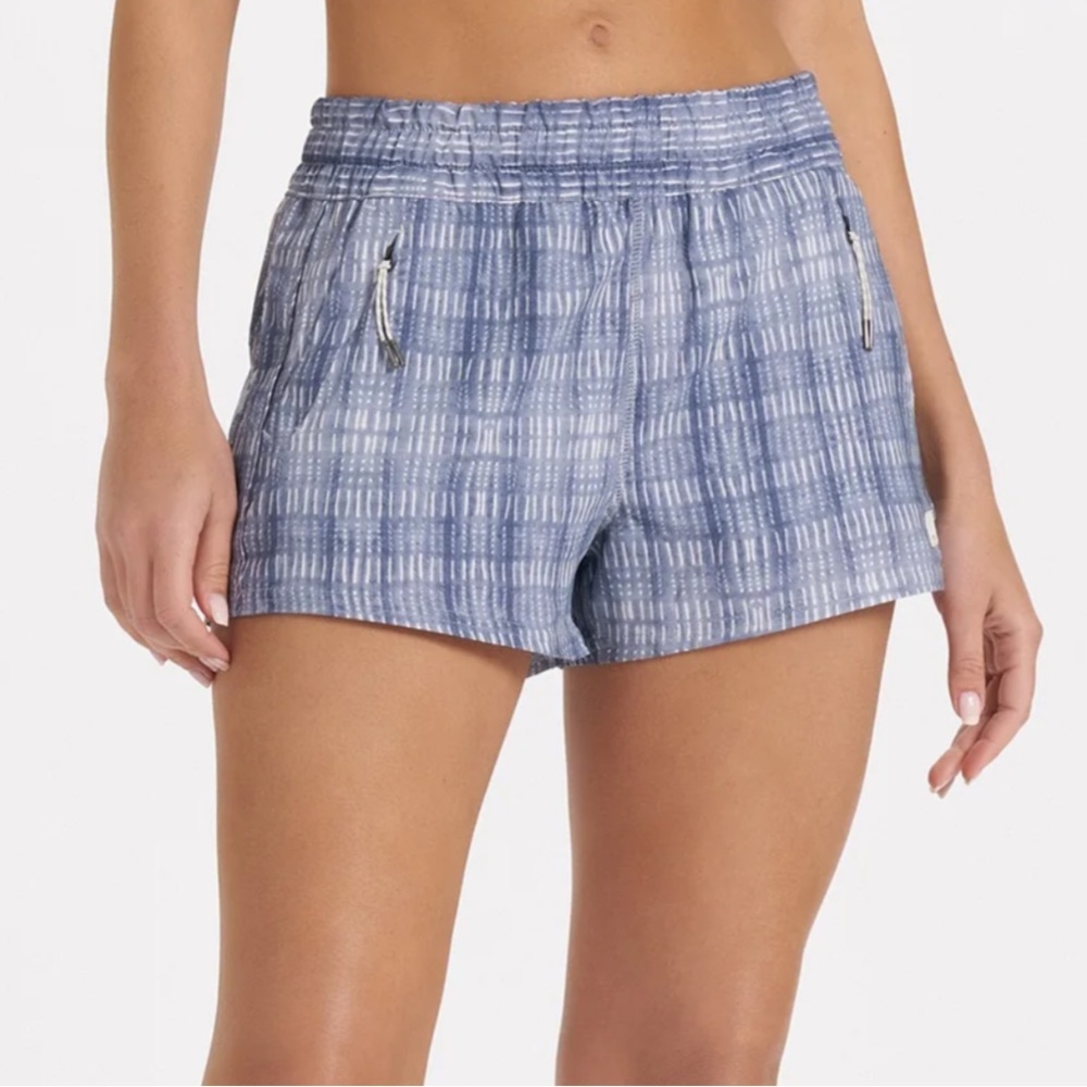 Vuori dash short in light blue and white striped pattern side zippers